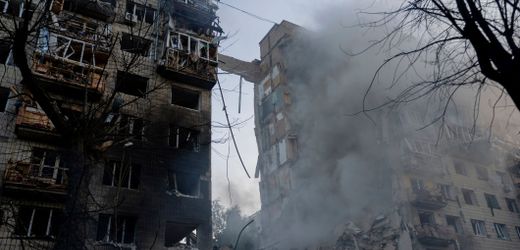 Russland-Ukraine-Krieg: Tote und Verletzte bei Luftangriffen auf Kyjiw