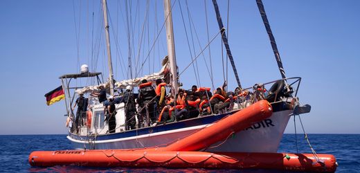 Mittelmeer: Italienische Behörden setzen deutsches Segelschiff »Nadir« fest