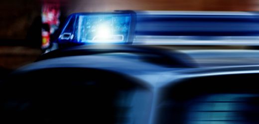 Seesen in Niedersachsen: Transporter rast auf Polizistinnen zu – Fahrer auf der Flucht