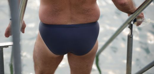 Frankreich: Weite Badeshorts sind im Freibad verboten – Grund ist ein Gesetz von 1903