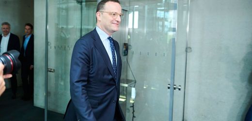 Ex-Gesundheitsminister Spahn im Haushaltsausschuss: An Spahn prallt alles ab