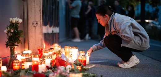 Graz in Österreich: Konservative und Kommunisten, in Trauer vereint