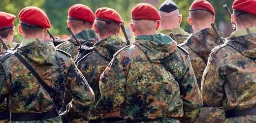 Bundeswehr: Jens Spahn fordert Vorbereitung für die Rückkehr der Wehrpflicht