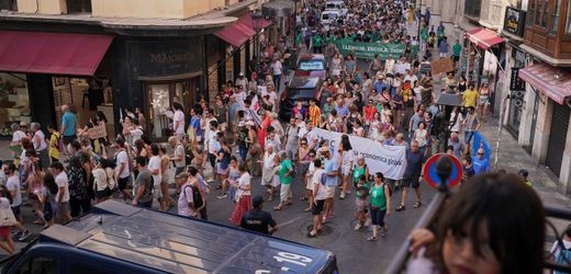 Spanien, Italien, Portugal: Mit Wasserpistolen gegen Massentourismus