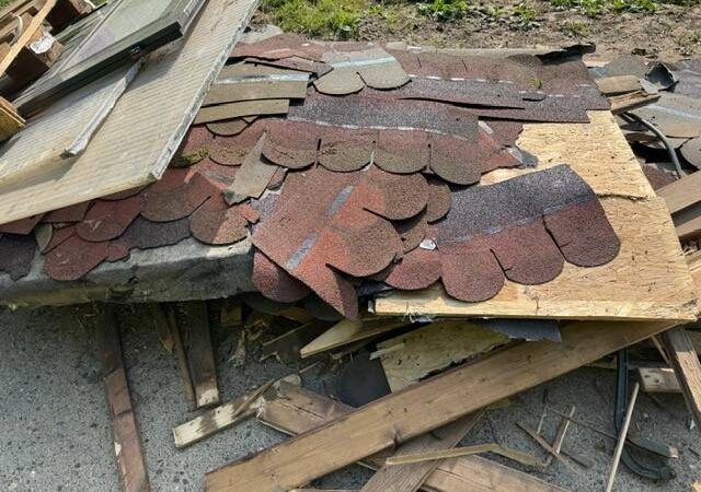 Wer hat Umweltsünder in Meerbusch beobachtet?: Abgerissenes Gartenhaus illegal entsorgt