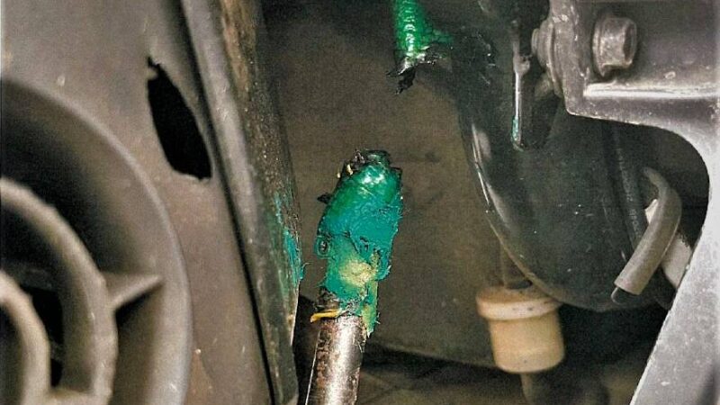 Polizeikontrolle in Jüchen: Wenn ein Gartenschlauch als Ersatzteil am Krad dienen soll