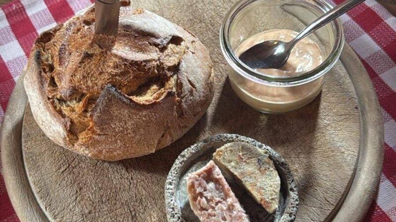Vorbild für andere?: Meerbuscher Restaurant erhebt Gebühr für Brot und Co.