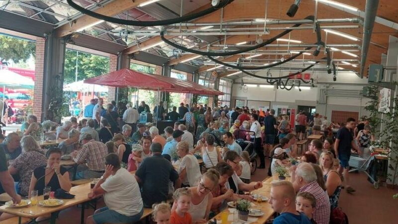 Mit Fahrzeug-Einsegnung: Feuerwehr Sonsbeck feiert Familienfest