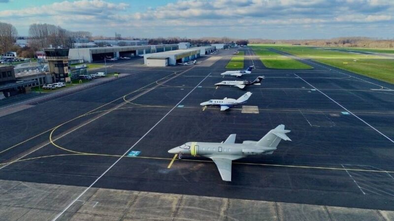 Flugzeugabsturz in Wohnhaus in Kleinenbroich: Betroffenheit am Flughafen Mönchengladbach – „Stimmung war sehr bedrückt“