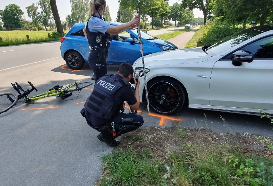 51-Jähriger verletzt: Unfall auf der B9 in Goch – Auto stößt Mann vom Rennrad