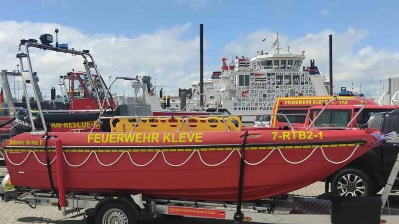 Für die Wasserrettung: Leicht, schnell, einsatzbereit – Kleves Feuerwehr geht mit neuen Booten aufs Wasser