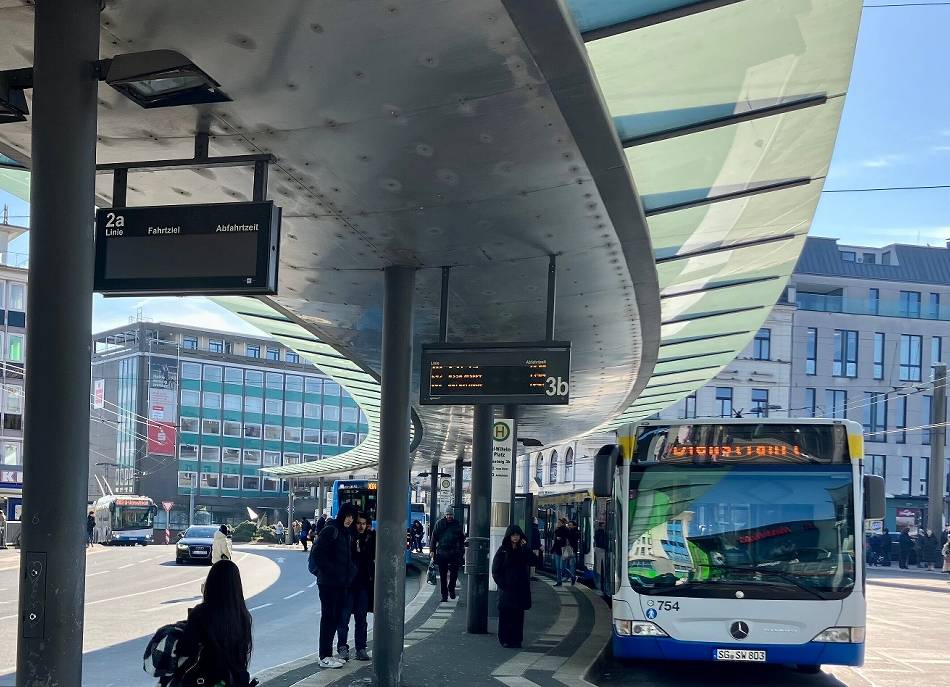 VRR forciert Digitalisierung: Kommt die „Smartphone-Pflicht“ auch in den Solinger Bussen?