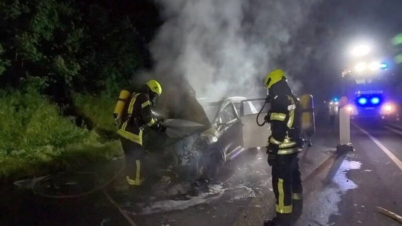Flugzeugabsturz, vollgelaufene Keller, brennendes Auto, Helfer für andere Wehren: Feuerwehr aus Jüchen bei zehn Einsätzen gefordert