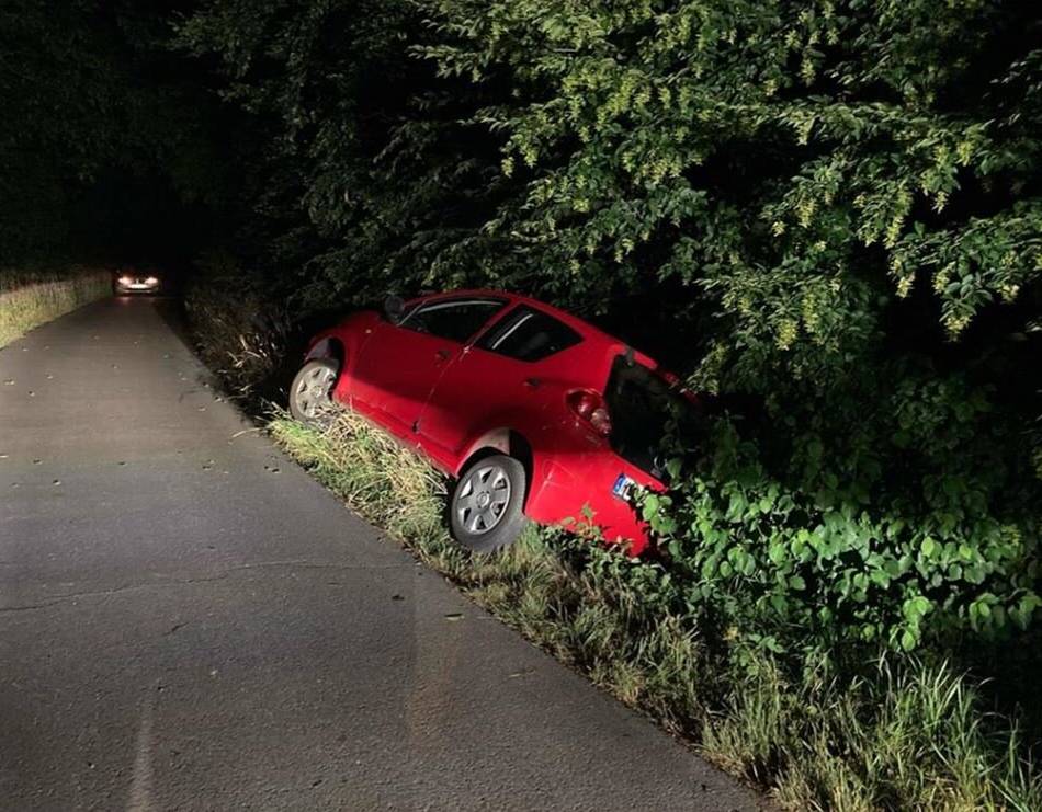 Einsatz in Dormagen: Polizei findet Auto im Graben