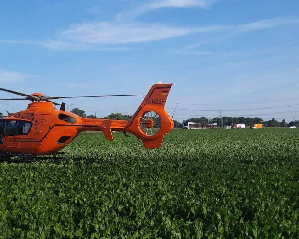 Zwischen Hamminkeln und Wesel: Unglück am Bahnübergang – Hubschrauber bringt 13-jährigen Radfahrer in Spezialklinik