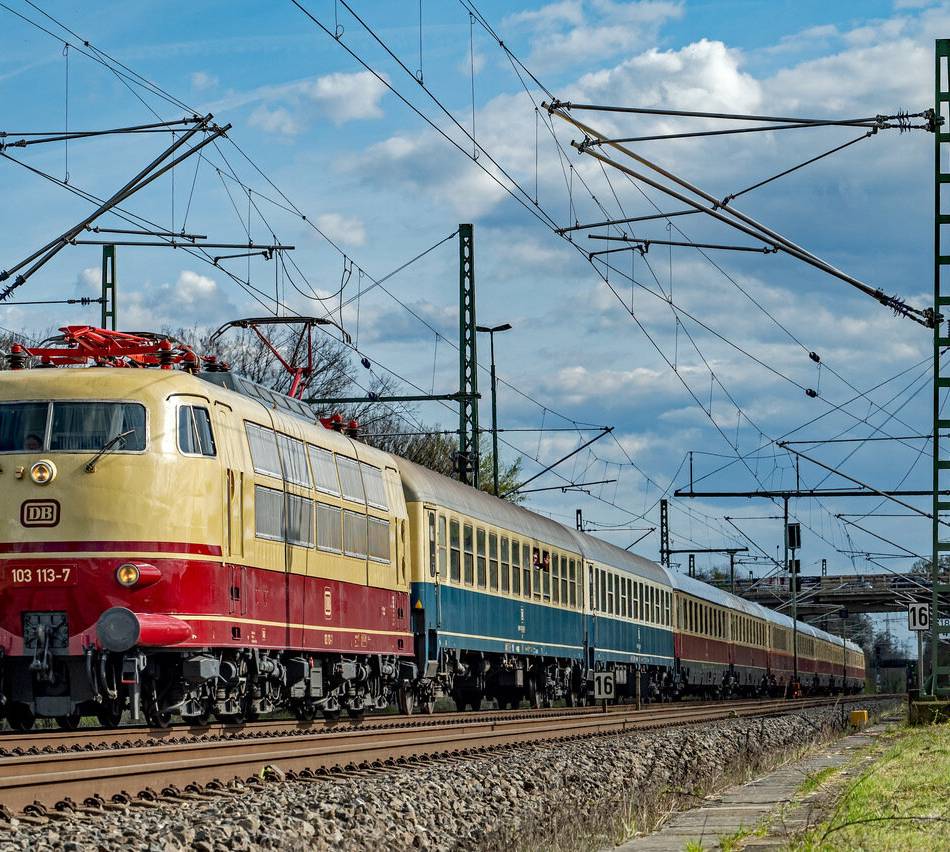 Bahn aus den 70er-Jahren: Mit einem historischen Inter-City von Düsseldorf den Rhein entlang – inklusive Kanzlerwagen