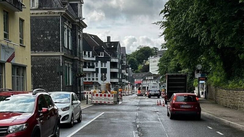 Umbau des Hückeswagener Bahnhofsplatzes: Bahnhofstraße wird vier Wochen zur Einbachstraße