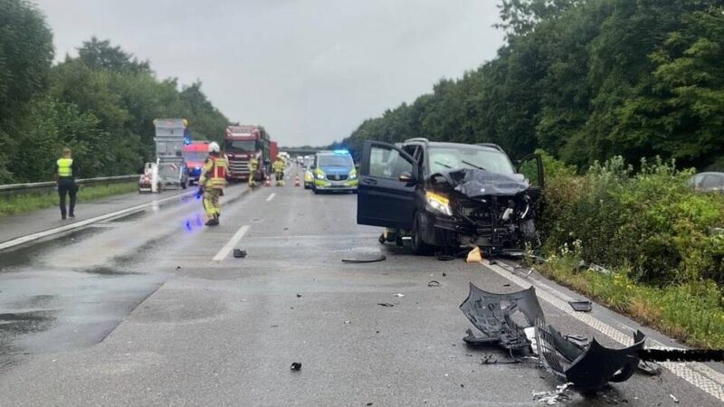 Einheiten Alpen und Veen im Einsatz: Mehrere Verletzte bei zwei schweren Unfällen auf der A57