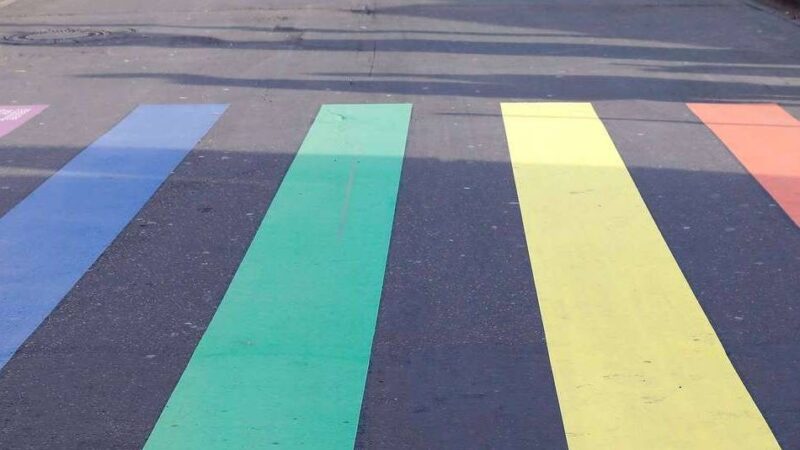 Als „sichtbares Zeichen für Toleranz“: Hilden beschließt „Regenbogen“ als Zebrastreifen