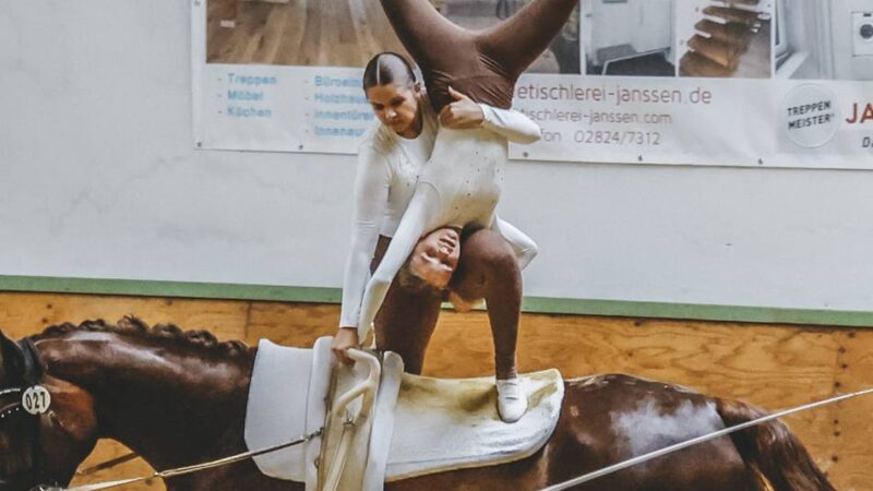 RV Neuss-Grimlinghausen überragt: Akrobatik auf höchstem Niveau beim gut besetzten Voltigier-Turnier des VVS Kalkar