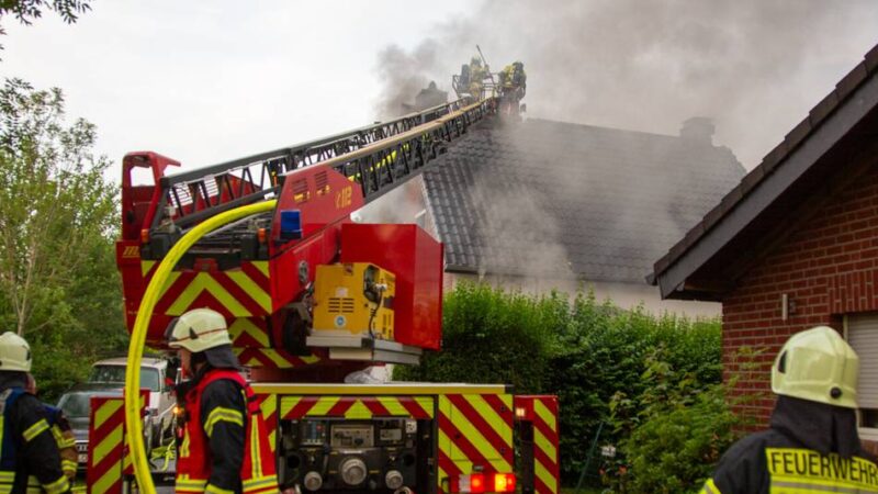 Einsatz für die Feuerwehr in Kempen: Führte Kerze zu Brand in Voesch?