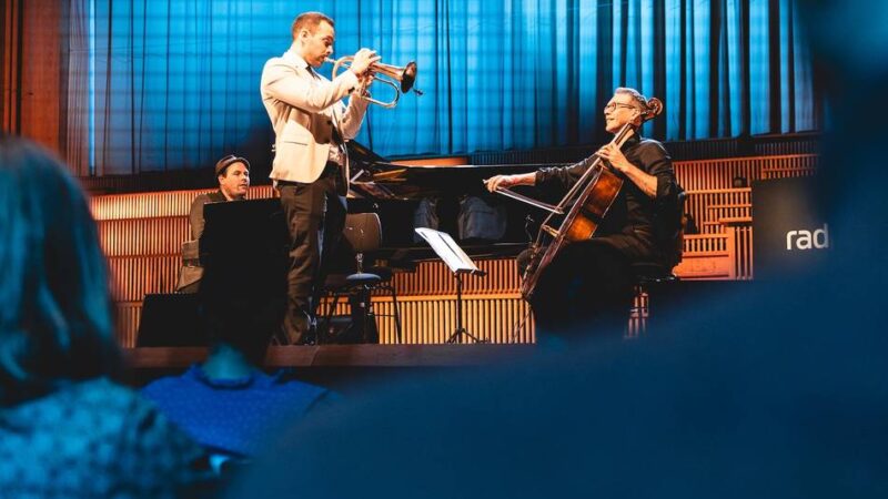 Hückeswagener gastieren in Alten Drahtzieherei: Auf emotionale musikalische Reise mit den Wasserfuhr-Brüdern