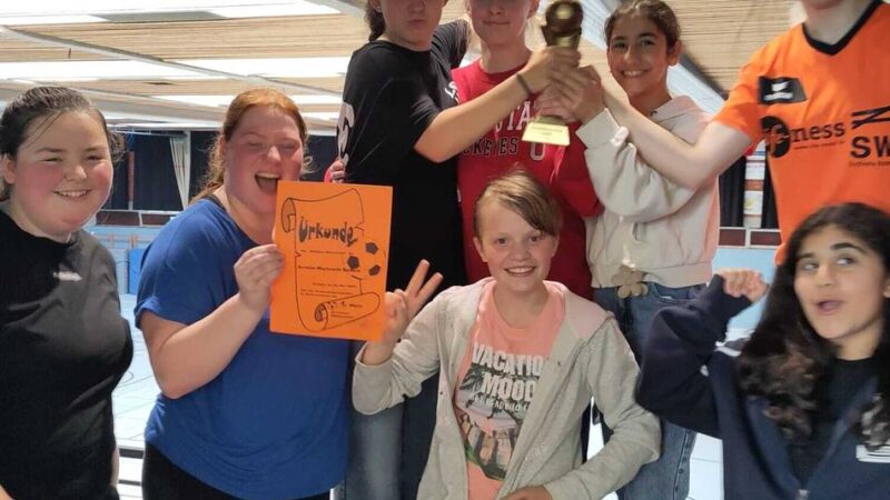Fußball-Turnier im Radevormwald: Mädchen der Armin-Maiwald-Schule sind wieder Kreismeister