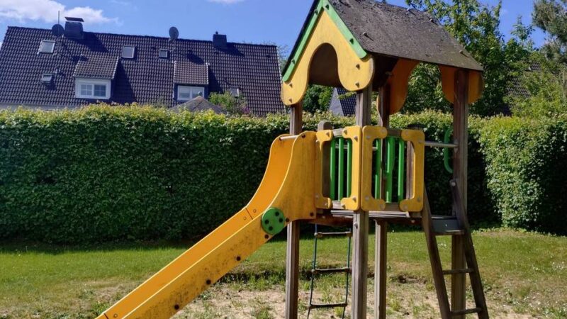 Kombinationen von Hückeswagener Spielplätzen: Stadt versteigert zwei Spielgeräte im Internet