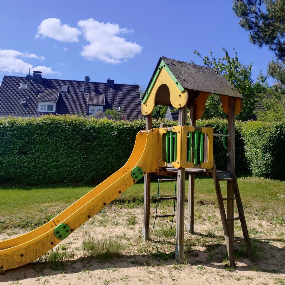 Kombinationen von Hückeswagener Spielplätzen: Stadt versteigert zwei Spielgeräte im Internet