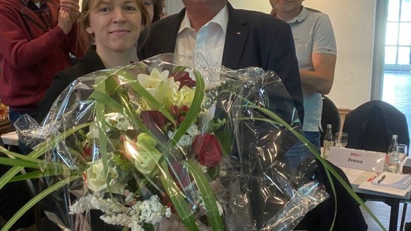 Versammlung überschattet von Tod eines Ratsmitglieds: Annalena Rönsberg kandidiert für den Posten des Landrates