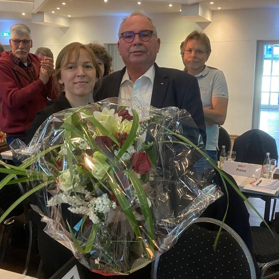 Versammlung überschattet von Tod eines Ratsmitglieds: Annalena Rönsberg kandidiert für den Posten des Landrates