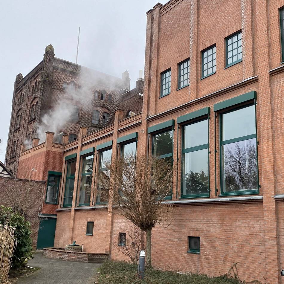 „Bier-Warnstreik“ für ganz NRW: Brauerei-Beschäftigte protestieren in Korschenbroich