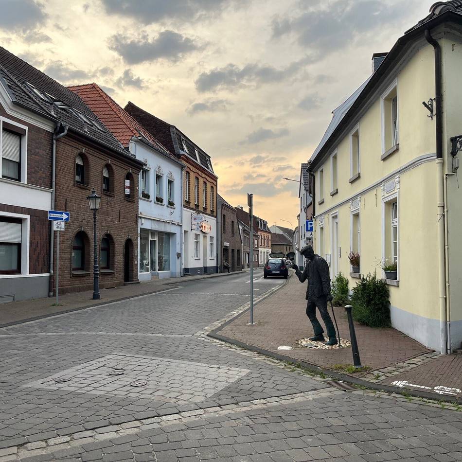 Straße soll verbreitert werden: Grünes Licht für Ausbau der Kapellener Straße in Issum