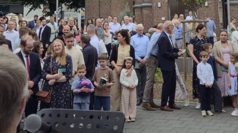 Ankerplatz in Langenfeld: Ganz besonderes Tauffest in der Stadtkirche St. Josef