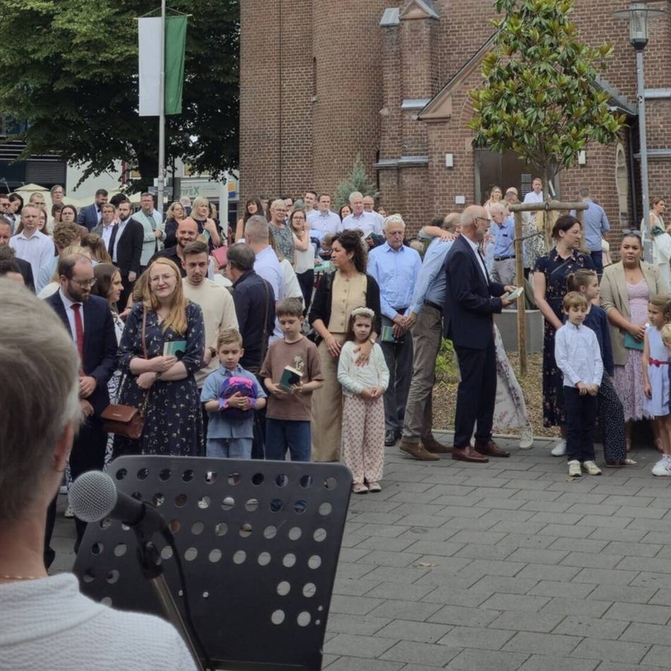 Ankerplatz in Langenfeld: Ganz besonderes Tauffest in der Stadtkirche St. Josef
