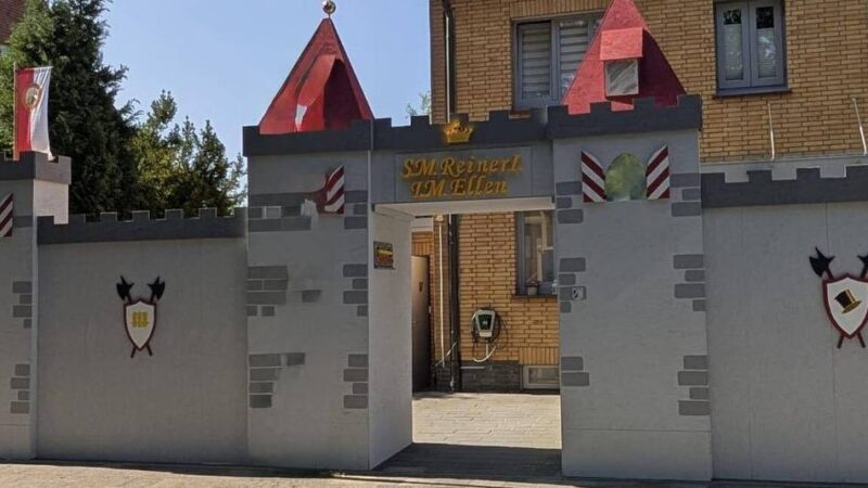 Premiere beim Schützenverein Reuschenberg: Eine Burg, ein neuer Zugweg und ein anderes Kommando