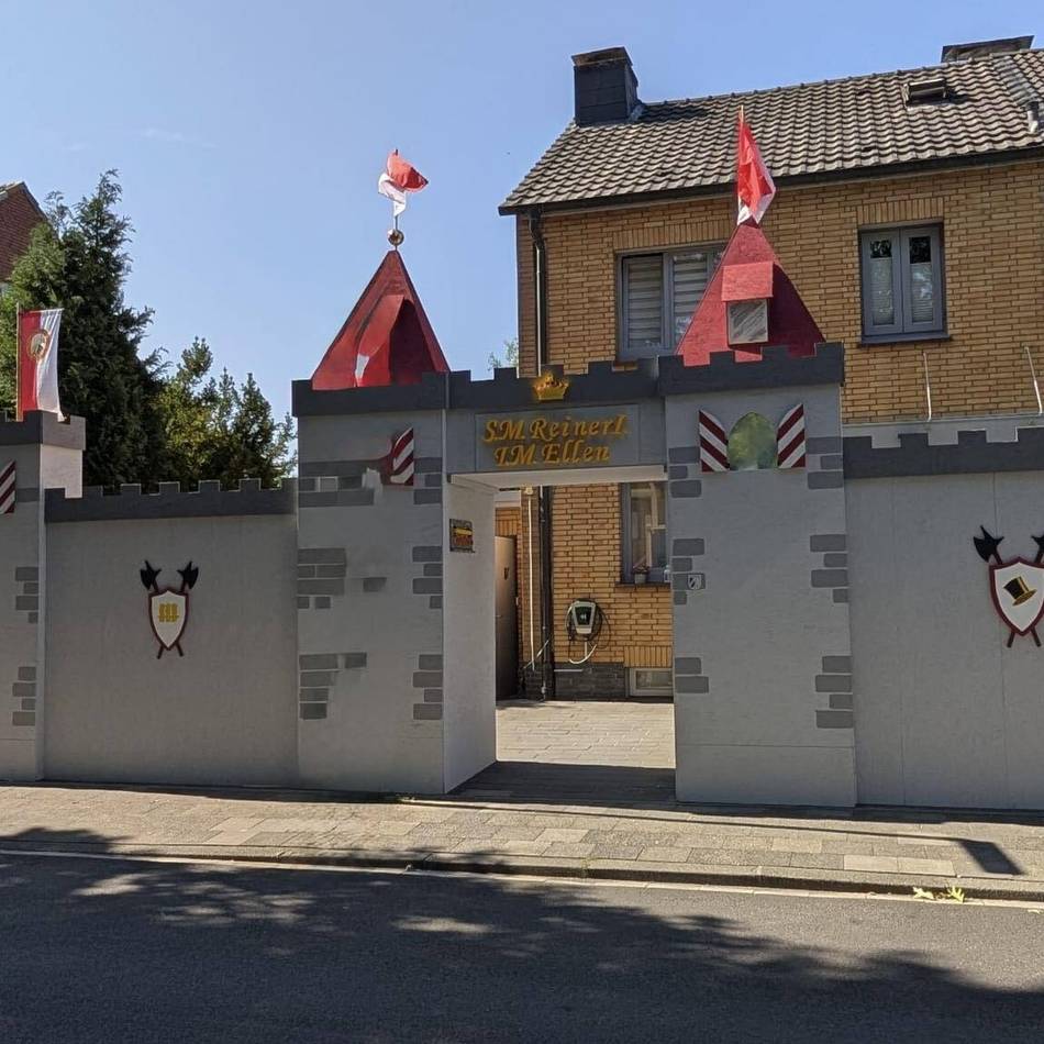 Premiere beim Schützenverein Reuschenberg: Eine Burg, ein neuer Zugweg und ein anderes Kommando