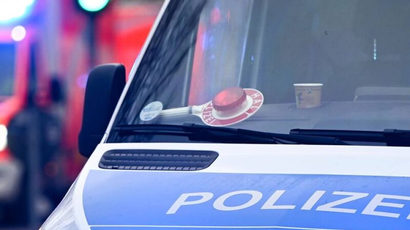 Auf der B 473: Autofahrer stirbt bei schwerem Verkehrsunfall in Hamminkeln