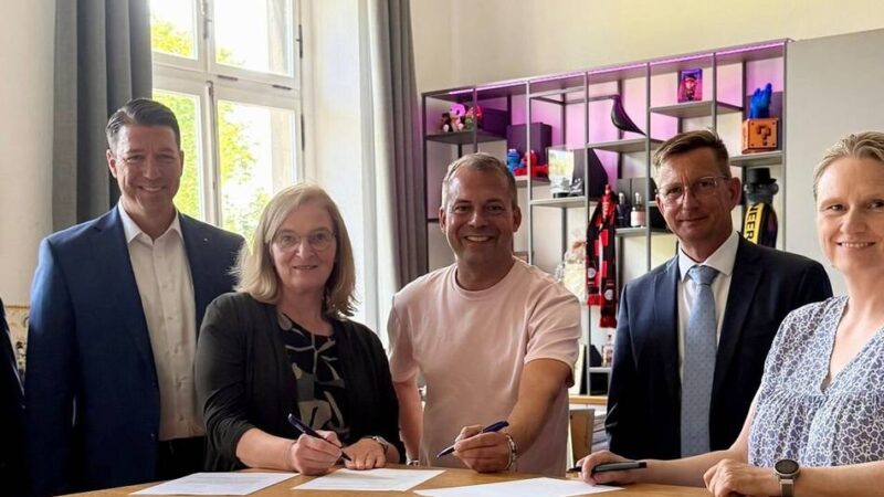 Trägerschaft St.-Berhard-Gymnasium in Schiefbahn: Stadt und Malteser unterzeichnen Vertrag