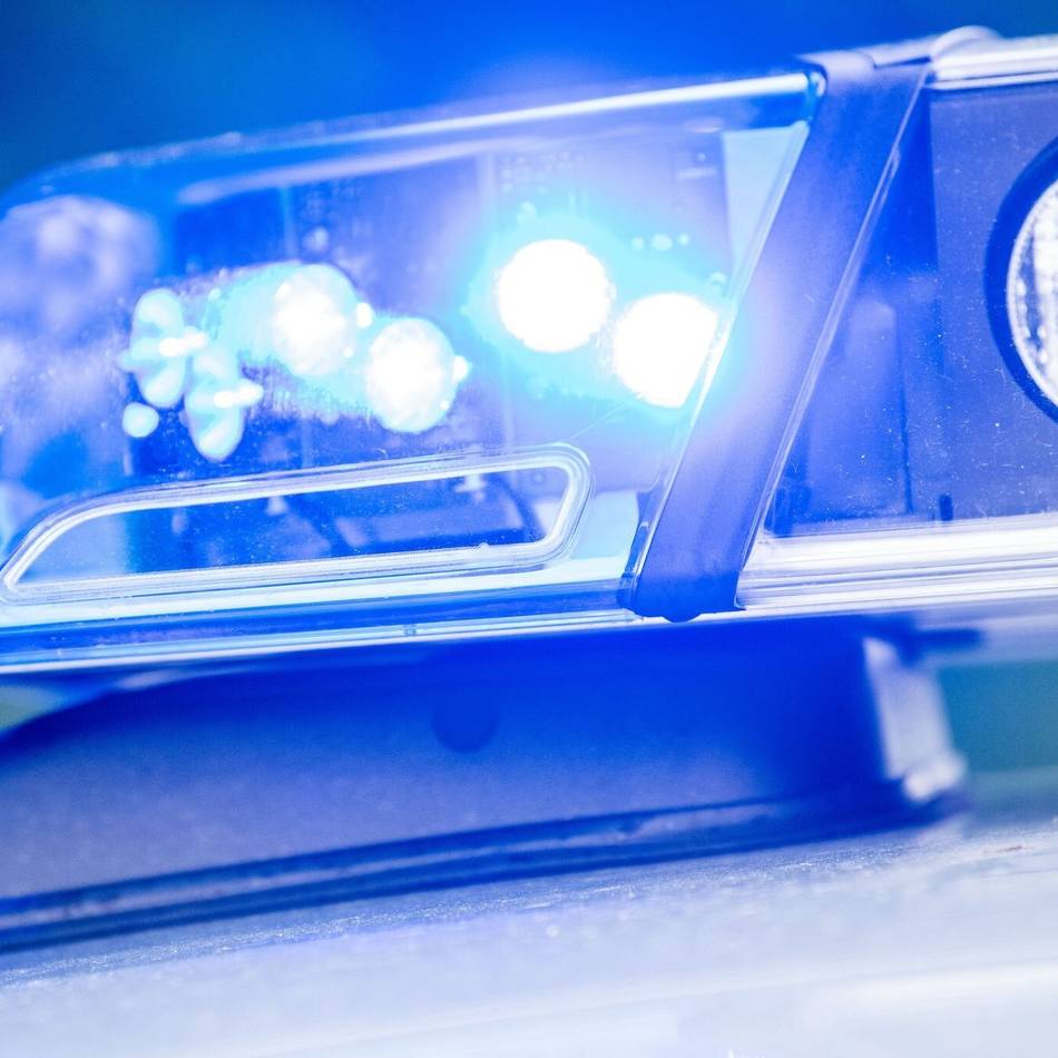 Unfall in Dinslaken: SUV touchiert Fahrrad – Fahrerin fährt einfach weiter