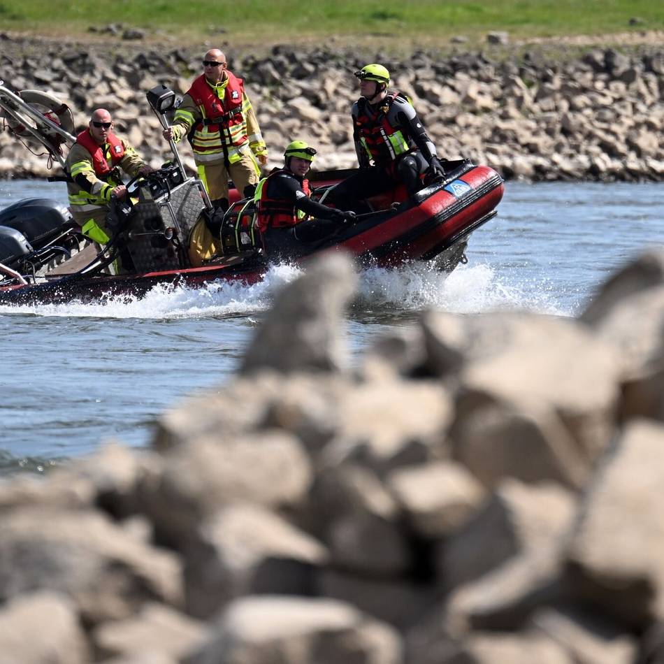 Einsatz in Monheim: Feuerwehr rettet Person am Baumberger Campingplatz aus dem Rhein