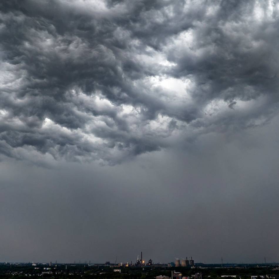 Großeinsatz der Feuerwehr: Unwetter trifft besonders den Duisburger Süden