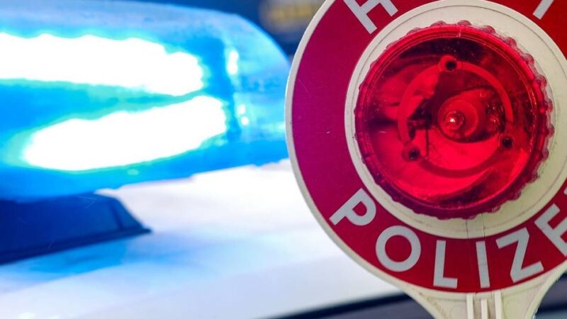 Polizeikontrolle: Verfolgungsfahrt endet mit Unfall