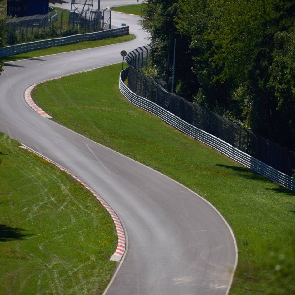 Verunglückt auf der Nordschleife: Unfallopfer vom Nürburgring stammte aus Dormagen – Freunde schwer verletzt