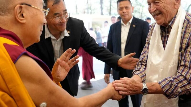 Reise nach Indien: Grevenbroicher Clemens Schelhaas trifft bei Audienz den Dalai Lama
