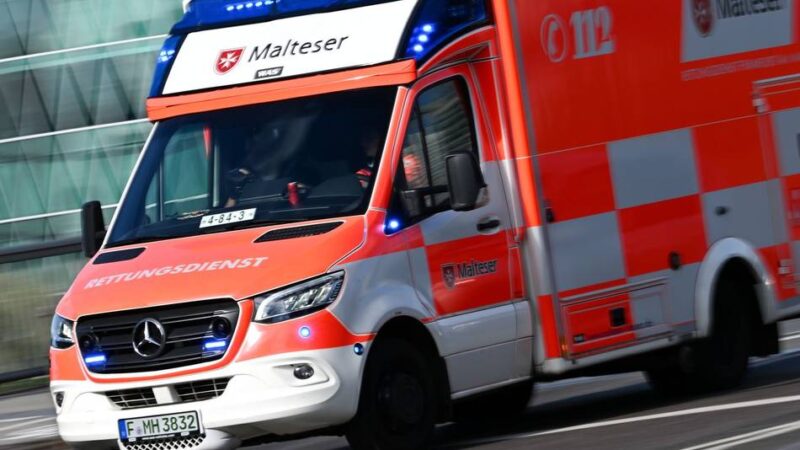 Vorfall in Niederkrüchten: Zwei Verletzte nach Verkehrsunfall im Krankenhaus