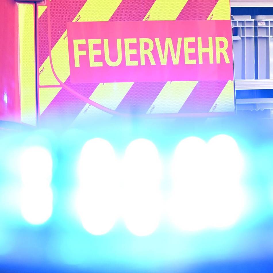 Zwei Einsätze der Feuerwehr: Feueralarm in LVR-Klinik und Gesamtschule