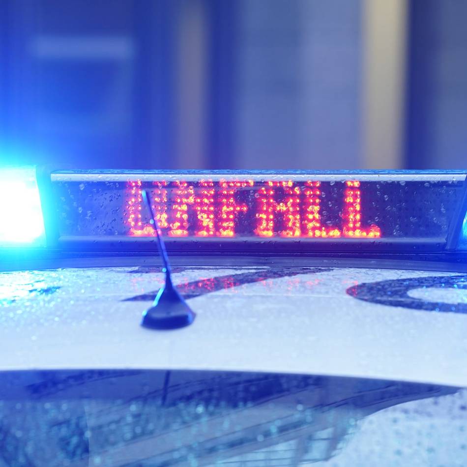 Straße über Stunden gesperrt: Taxifahrer stirbt bei Unfall auf A540 bei Grevenbroich-Gustorf