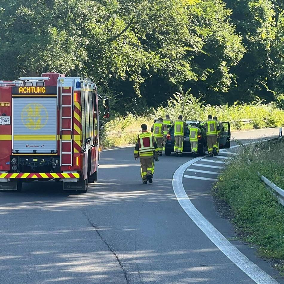 Zwischen Kapellen und Holzheim: Gemeldeter Autobrand auf A46 – Feuerwehr reagiert schnell