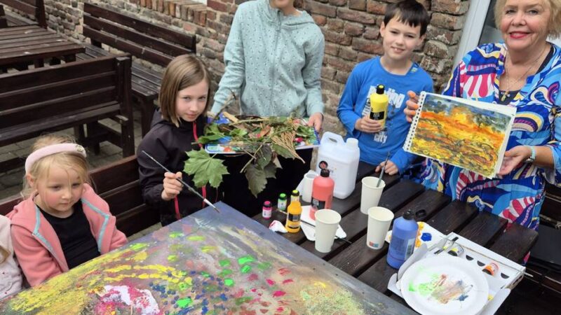 Aktion in Jüchen: Benefizausstellung mit Kinderworkshop im Nikolauskloster